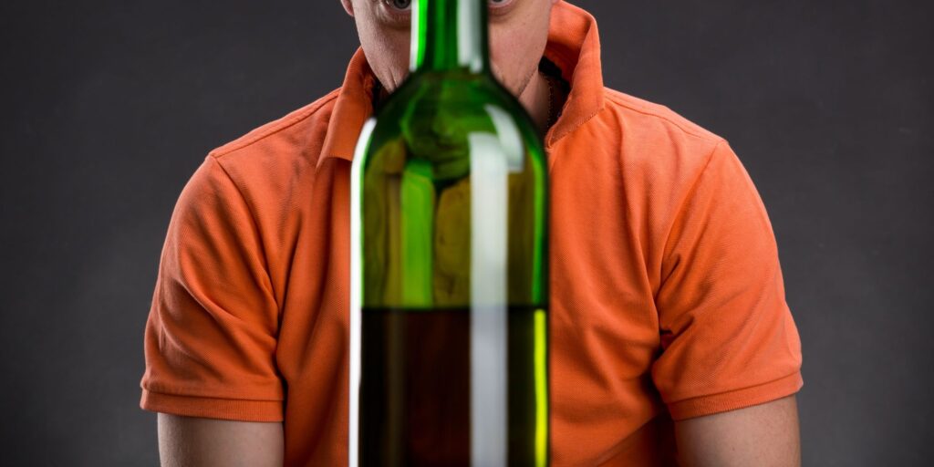 does alcohol make your face puffy